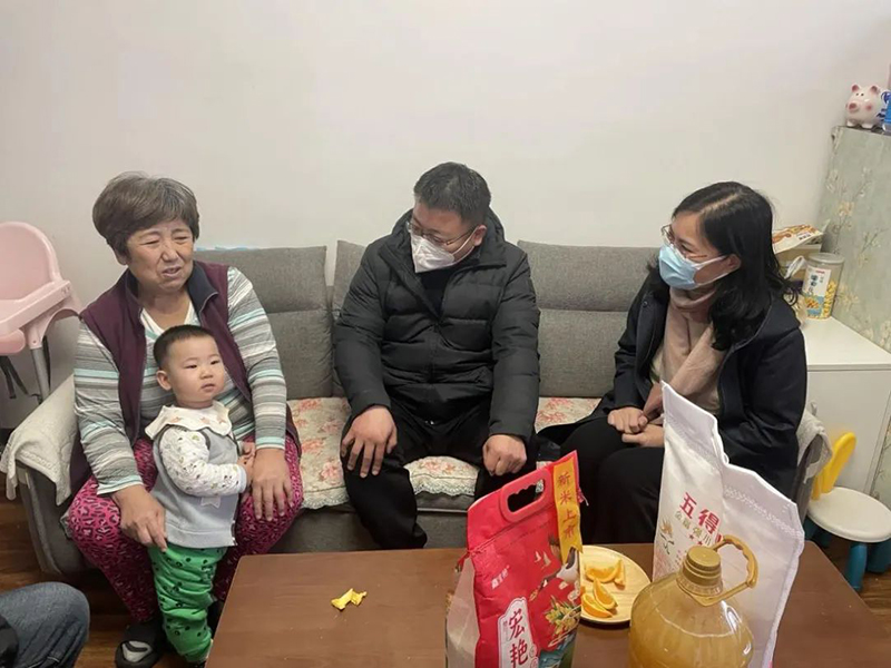 董事長(zhǎng)參加“人大代表、政協(xié)委員走進(jìn)社區(qū)，開(kāi)展居民議事協(xié)商”活動(dòng).jpg